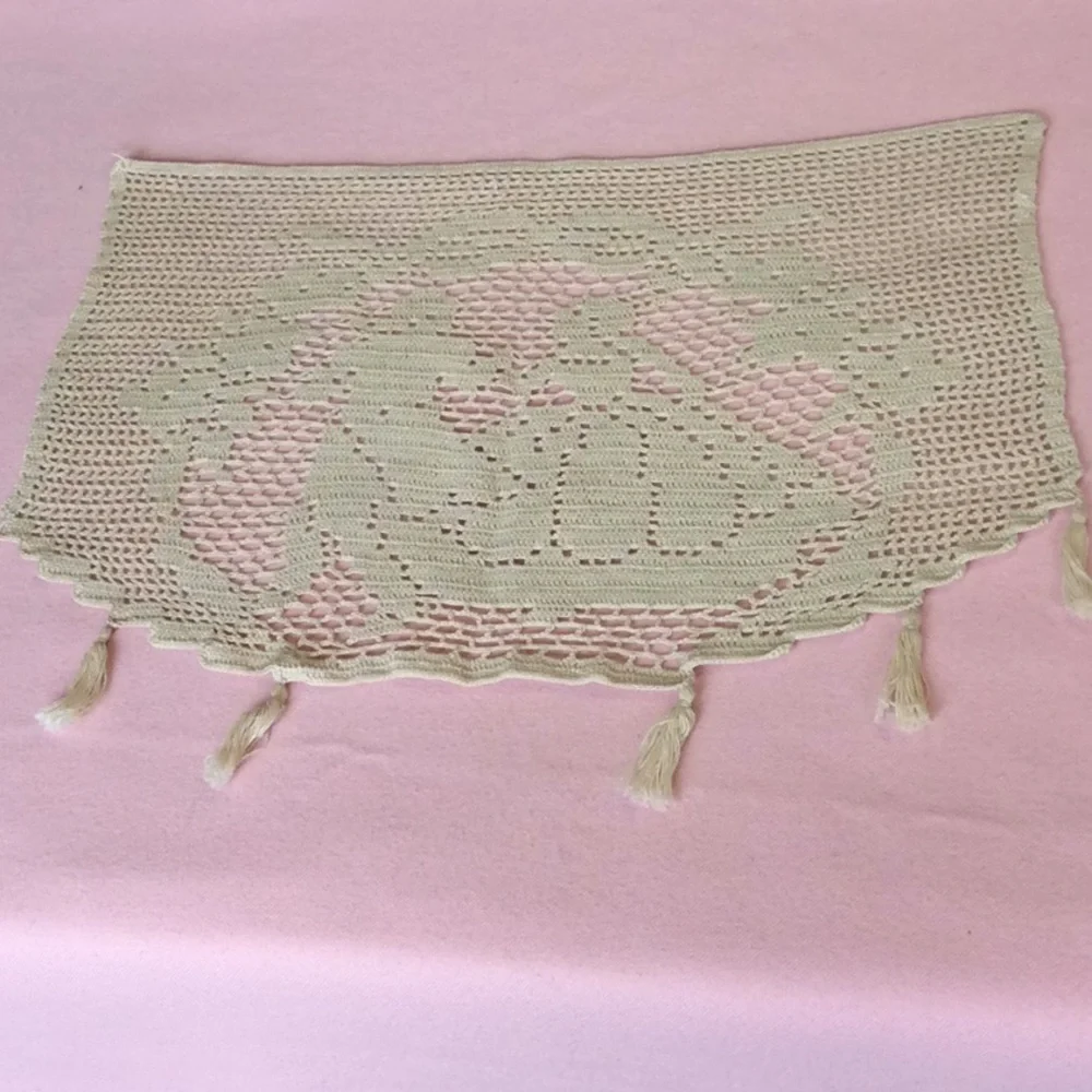 FINAL SALE PRICE 4 Pc Vintage Doily Lot in Tan - Picture 2 of 6